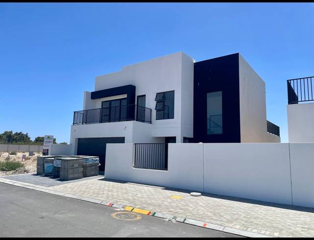 4 BEDROOM FREESTANDING FOR SALE IN SANDOWN